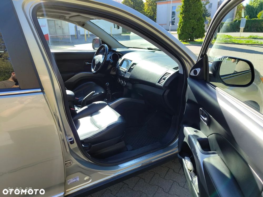 Mitsubishi Outlander 2.0 DID Instyle NAVI - 14