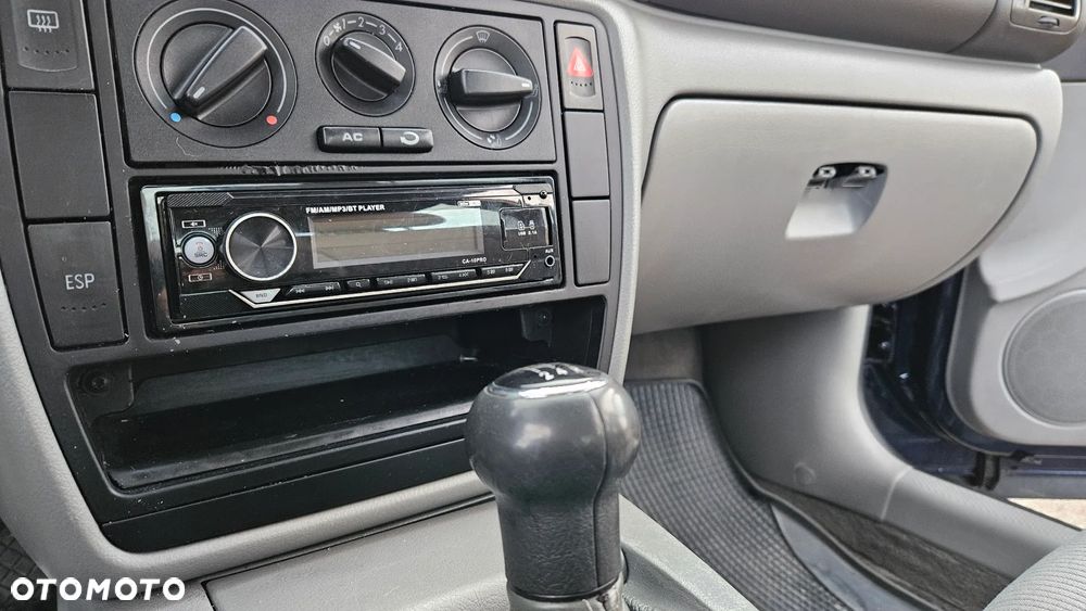 Volkswagen Passat 1.8T Basis - 9