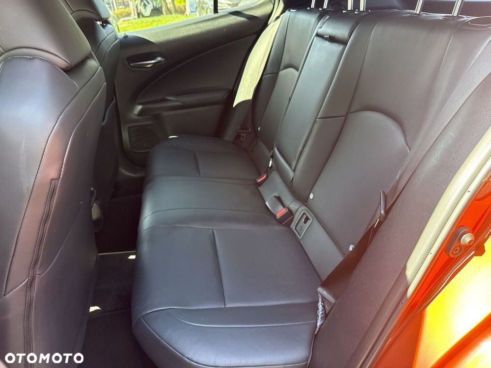 Lexus UX - 15