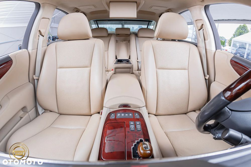 Lexus LS 600h Superior - 26
