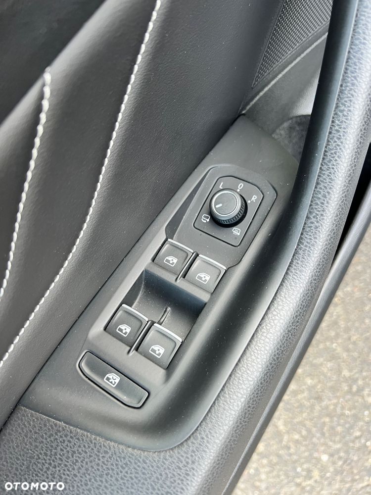 Volkswagen Passat Alltrack 2.0 TDI SCR DSG 4Motion - 13