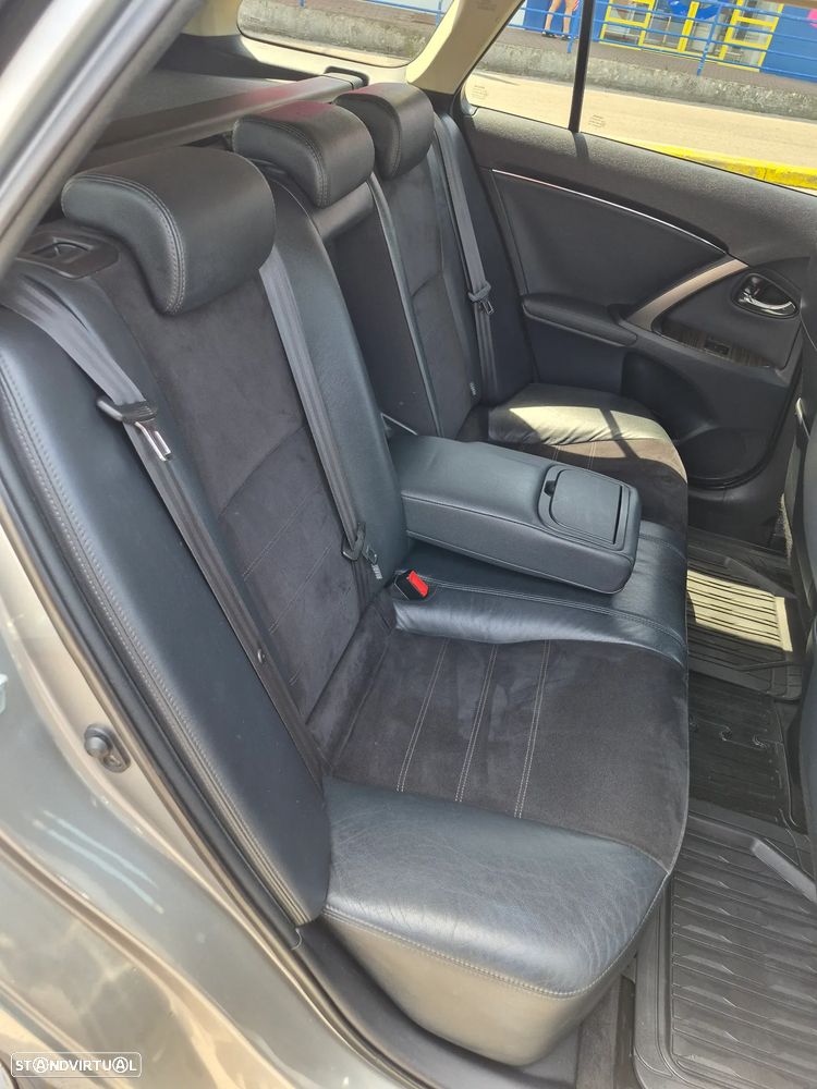 Toyota Avensis SW 2.0 D-4D Luxury+Navi - 18