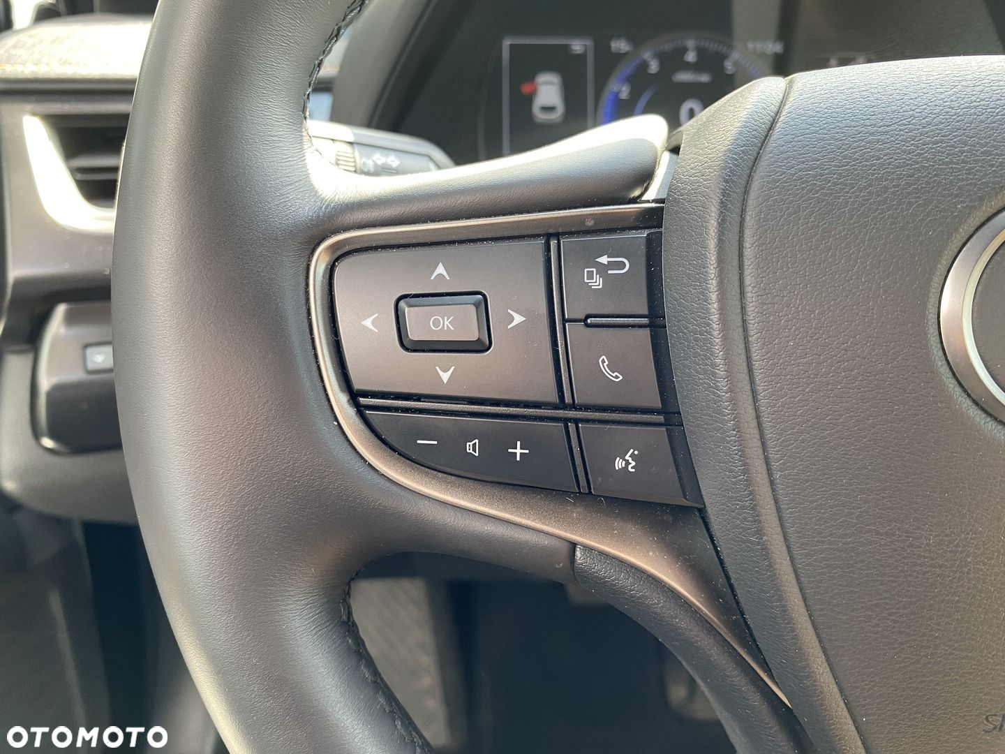 Lexus UX - 21