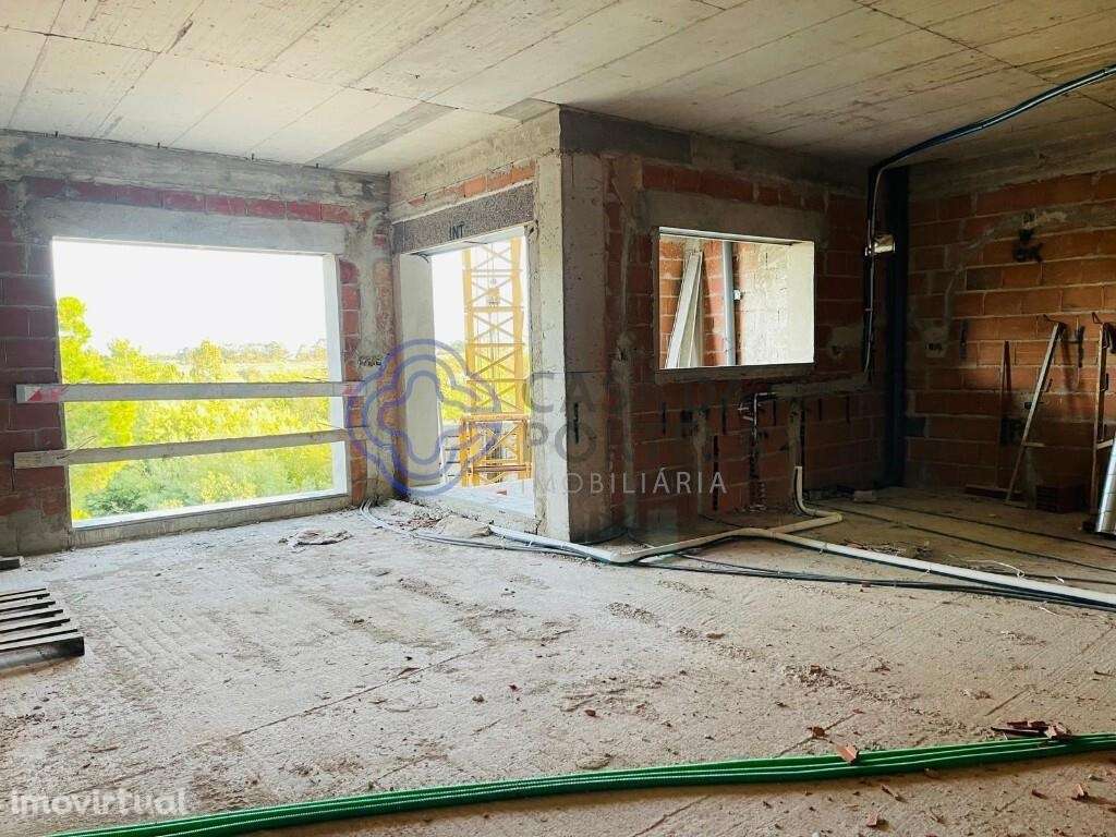T2 Duplex em Vale de Milhaços com varandas, suíte, arrumos e estaciona - Grande imagem: 3/15