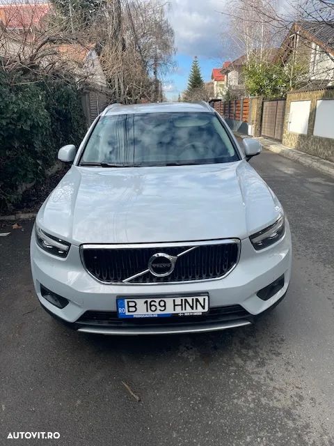 Volvo XC 40 B4 AT8 AWD Mild Hybrid Momentum Pro - 1