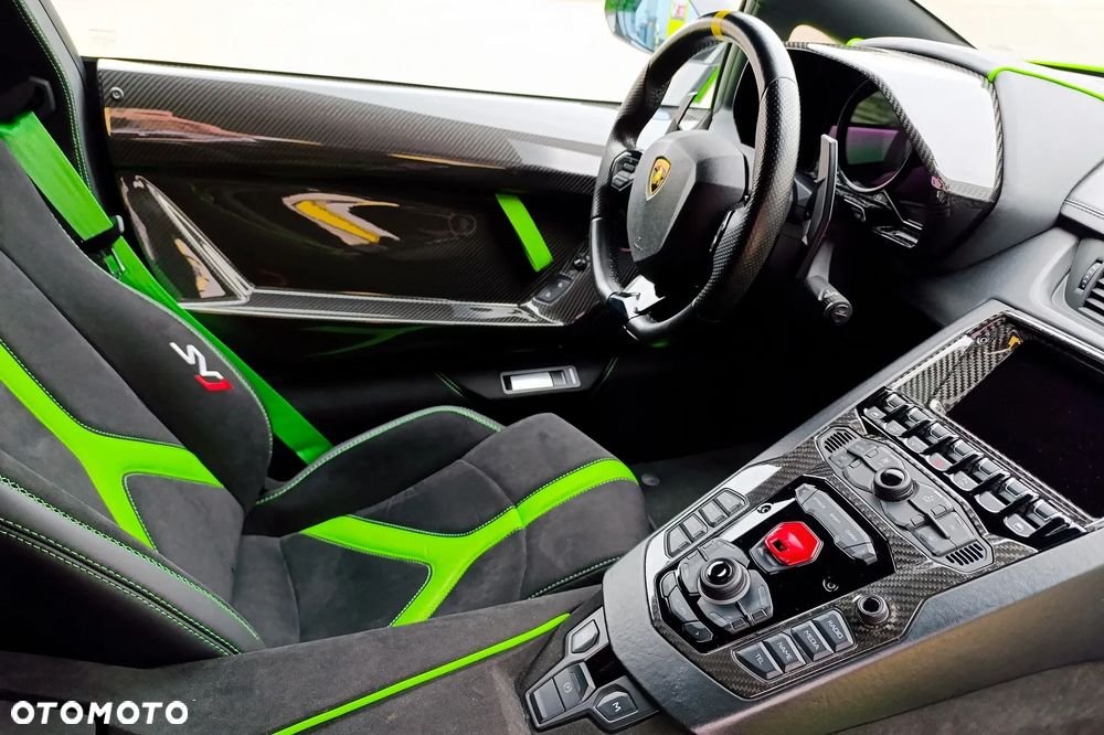 Lamborghini Aventador - 6