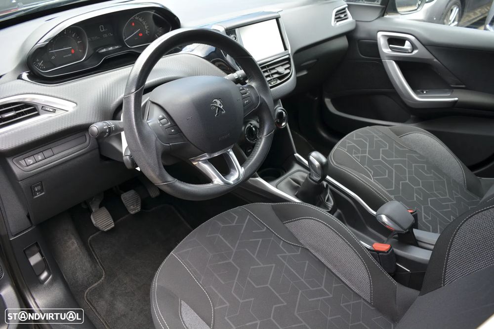 Peugeot 2008 1.2 PureTech Style - 4