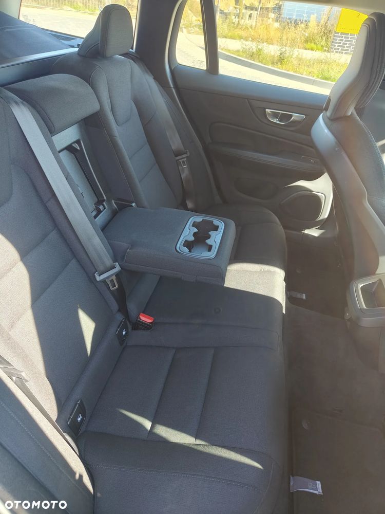 Volvo V60 B3 B DKG Momentum - 19
