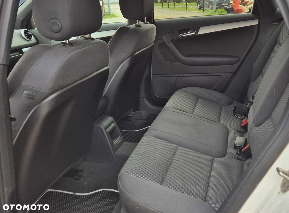 Audi A3 Sportback 1.8 TFSI Ambiente - 8