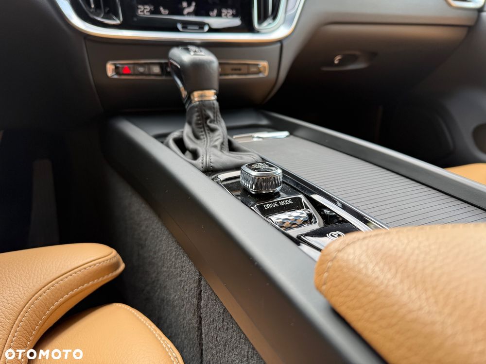 Volvo V60 Cross Country D4 AWD Geartronic Pro - 36