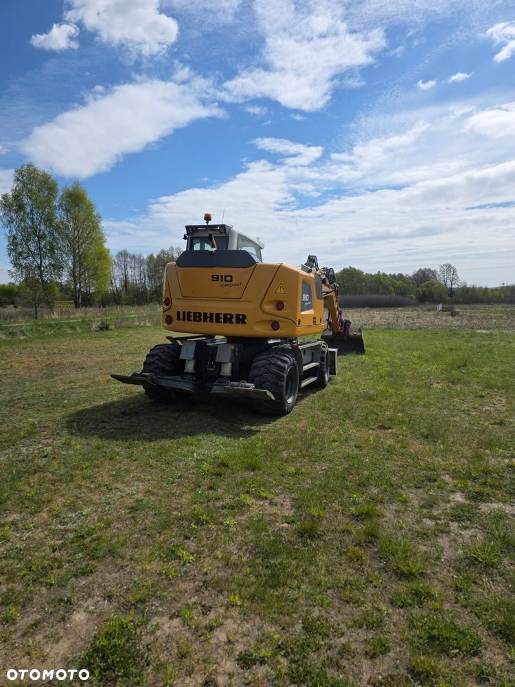 Liebherr A910 - 3