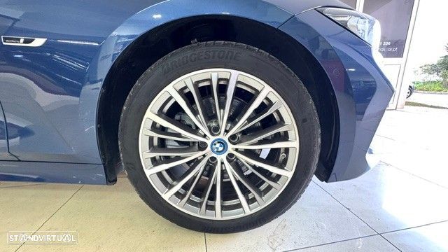 BMW 330 e Aut. Luxury Line - 11