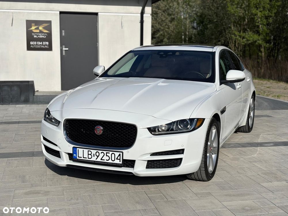 Jaguar XE 25t Prestige - 1