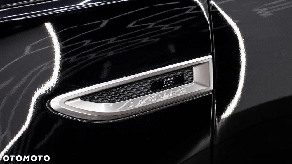 Jaguar E-Pace 2.0 i4D FWD R-Dynamic S - 4