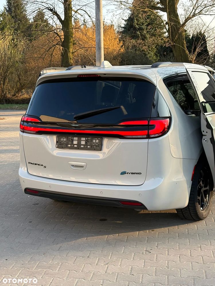 Chrysler Pacifica - 8