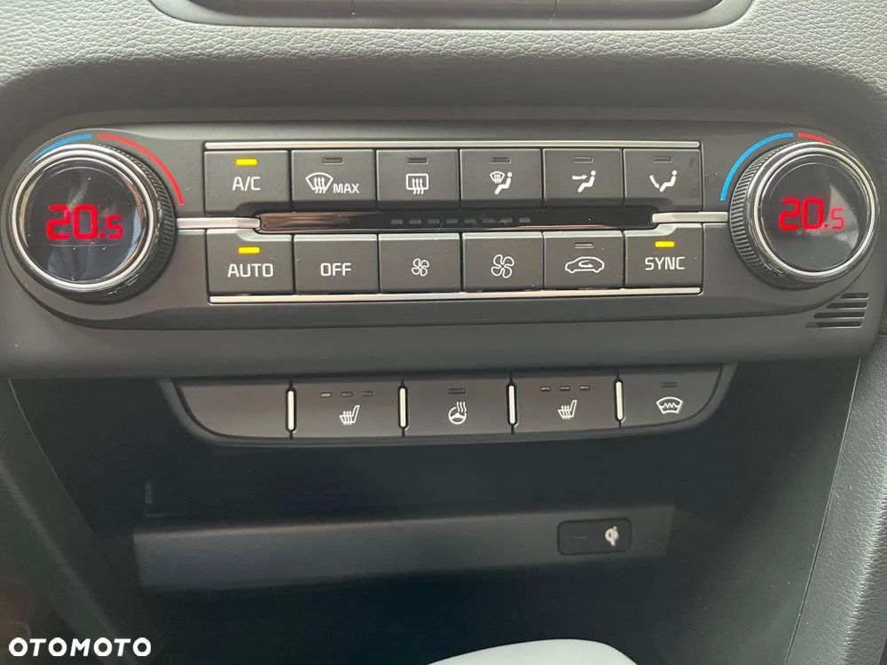 Kia XCeed 1.5 T-GDI Business Line DCT - 17