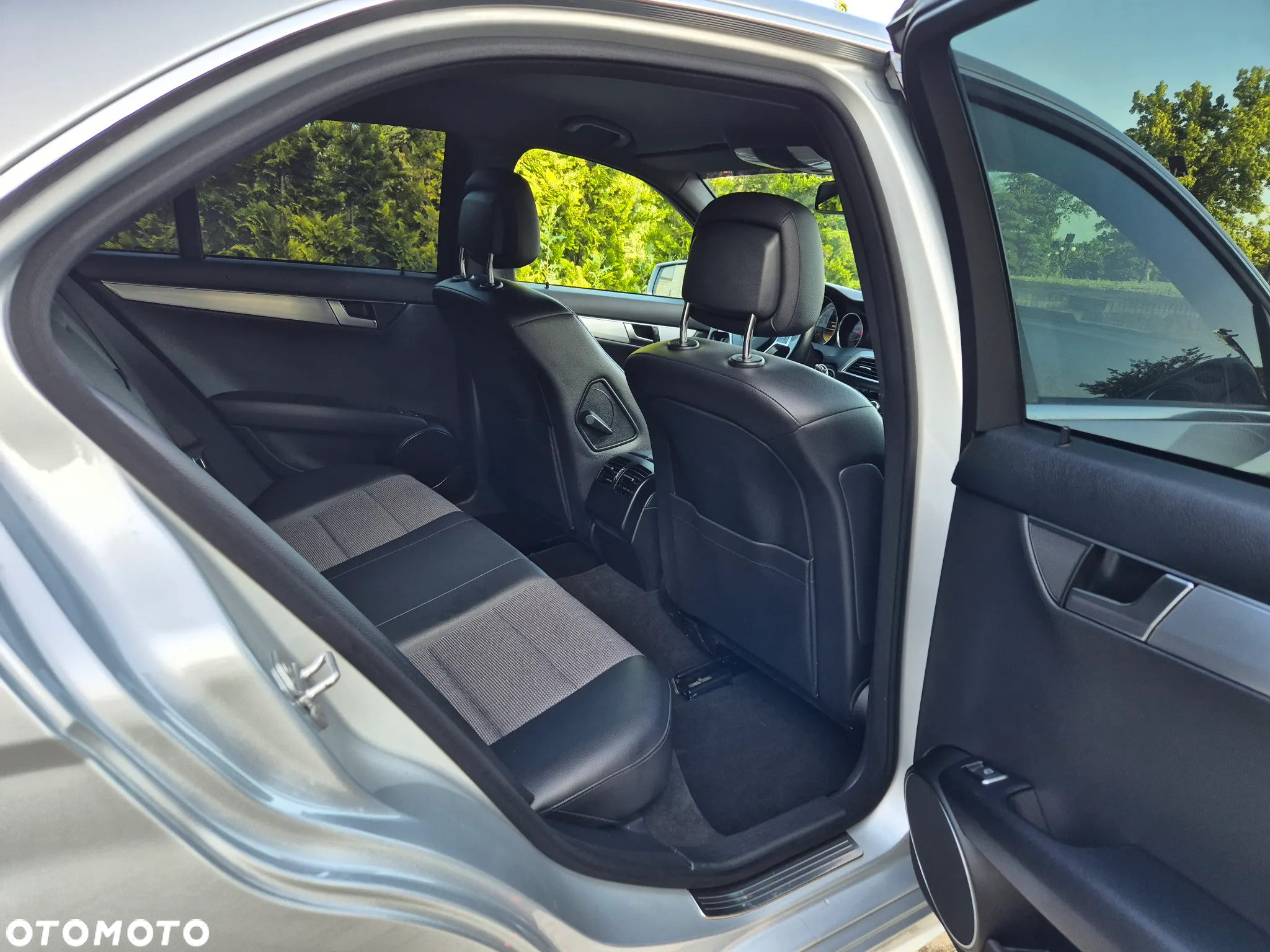 Mercedes-Benz Klasa C 200 T (BlueEFFICIENCY) Avantgarde - 32