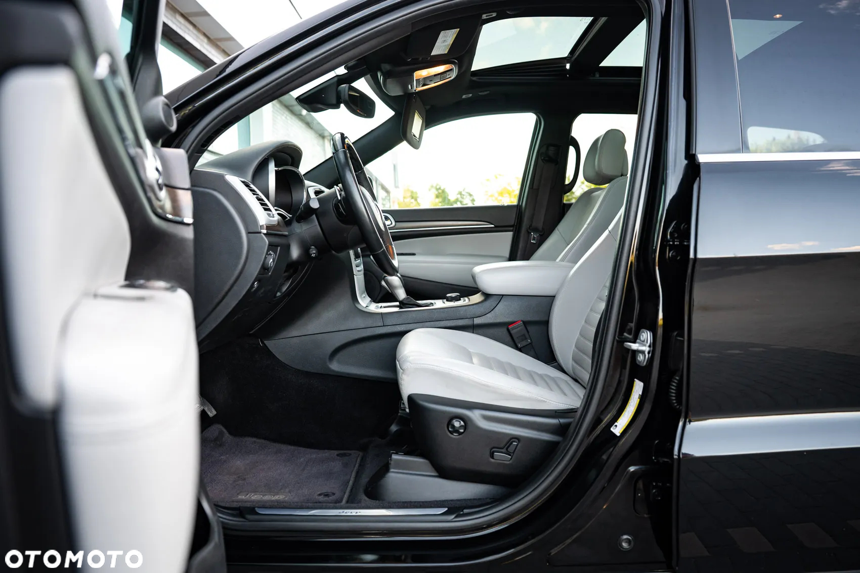 Jeep Grand Cherokee - 13