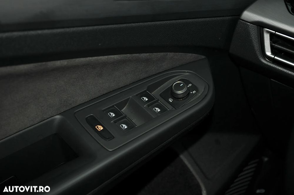 Volkswagen Golf 1.5 eTSI ACT DSG MHEV Style - 27