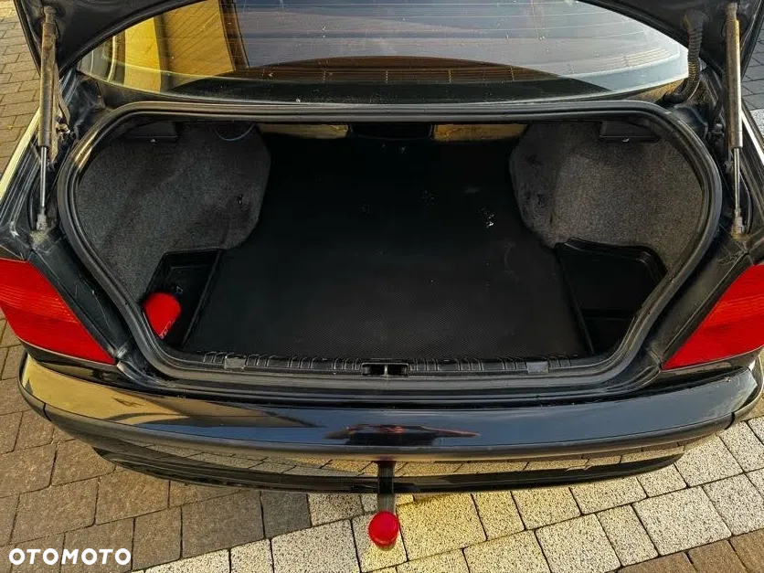BMW Seria 3 330i Edition Sport - 15