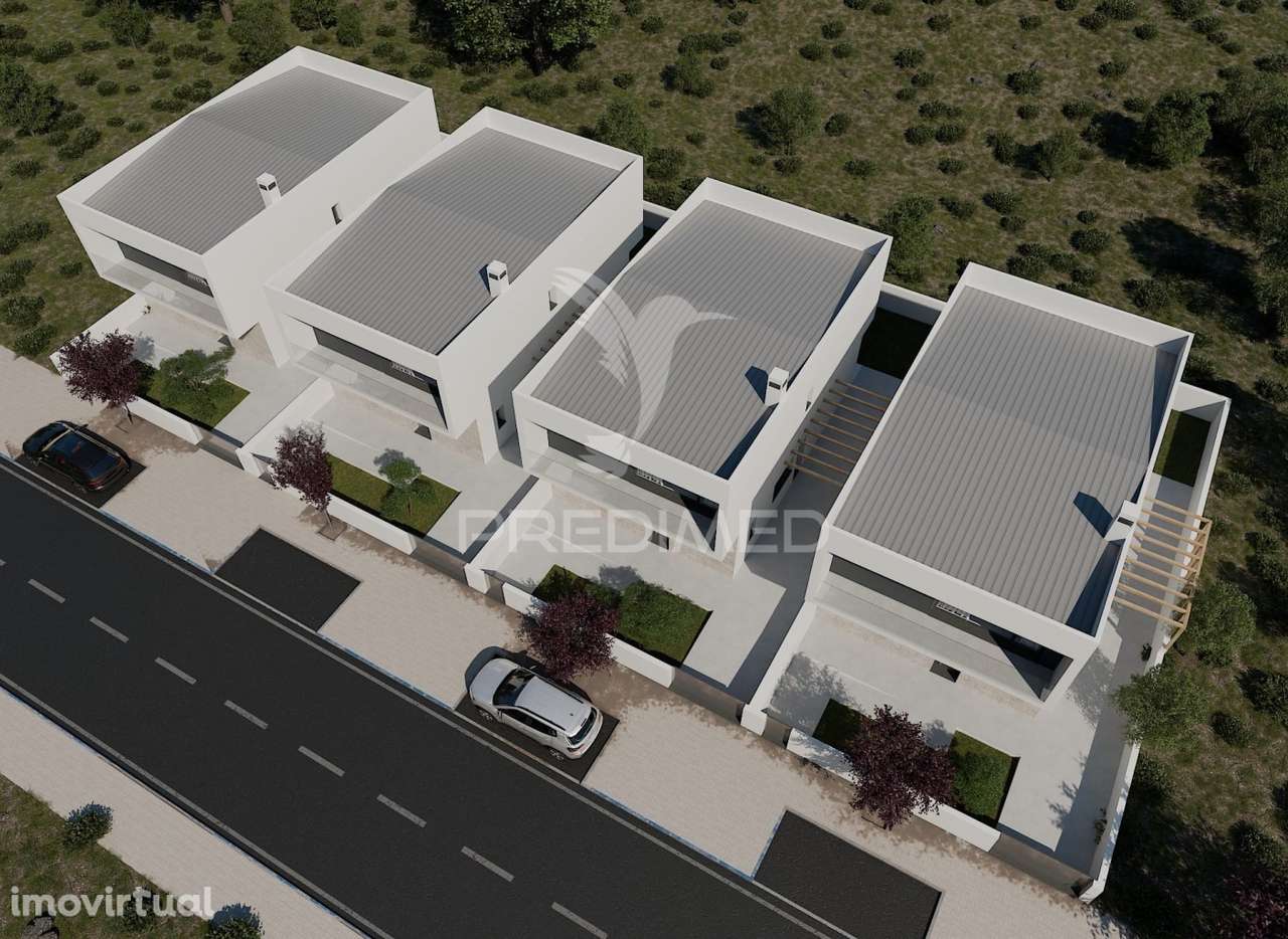 Moradia T3 + 1 na Urbanização Villas do Cerejal – Torres Novas - Grande imagem: 2/4