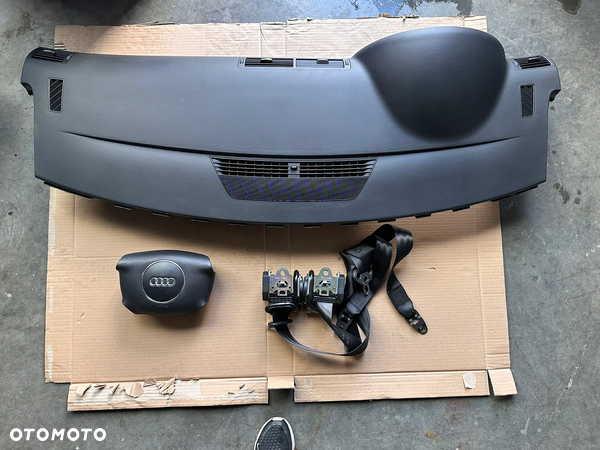 Deska rozdzielcza, konsola, poduszki, airbag, pasy Audi A4 B6