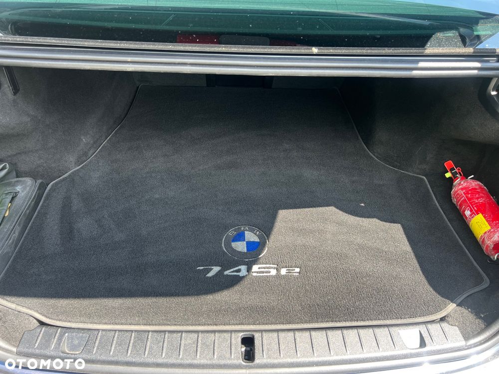 BMW Seria 7 745e - 2