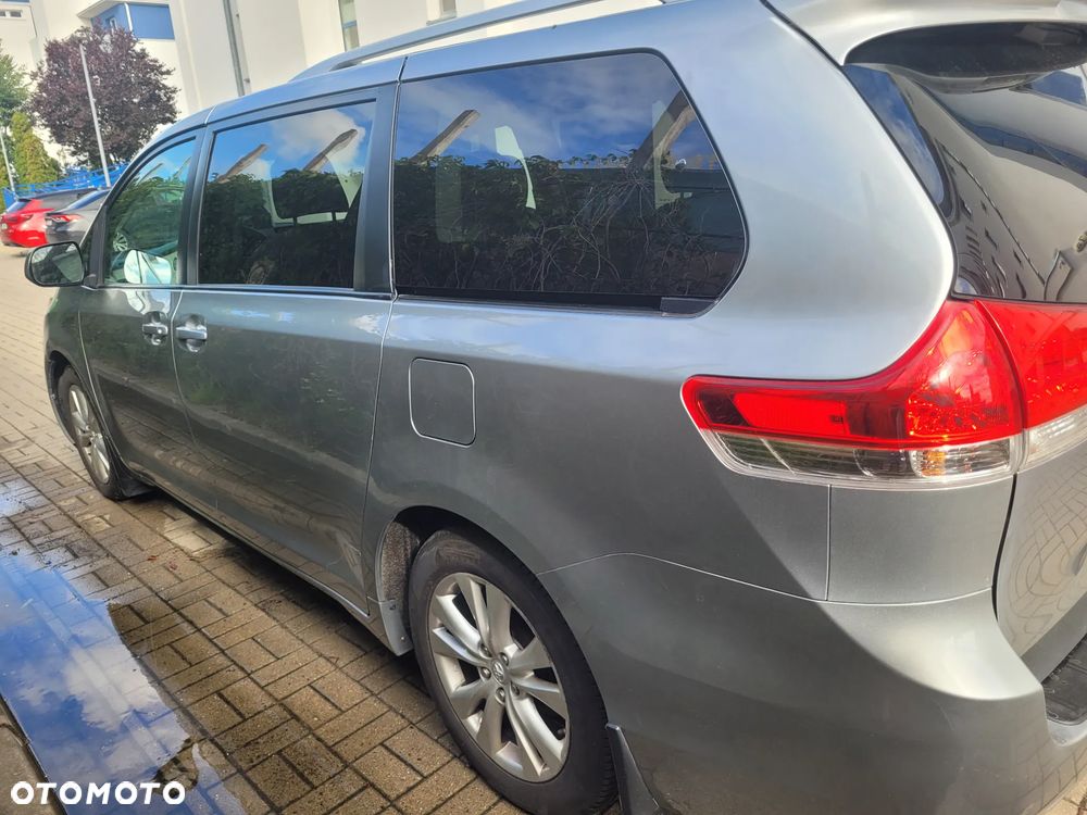 Toyota Sienna 3.5 V6 - 10
