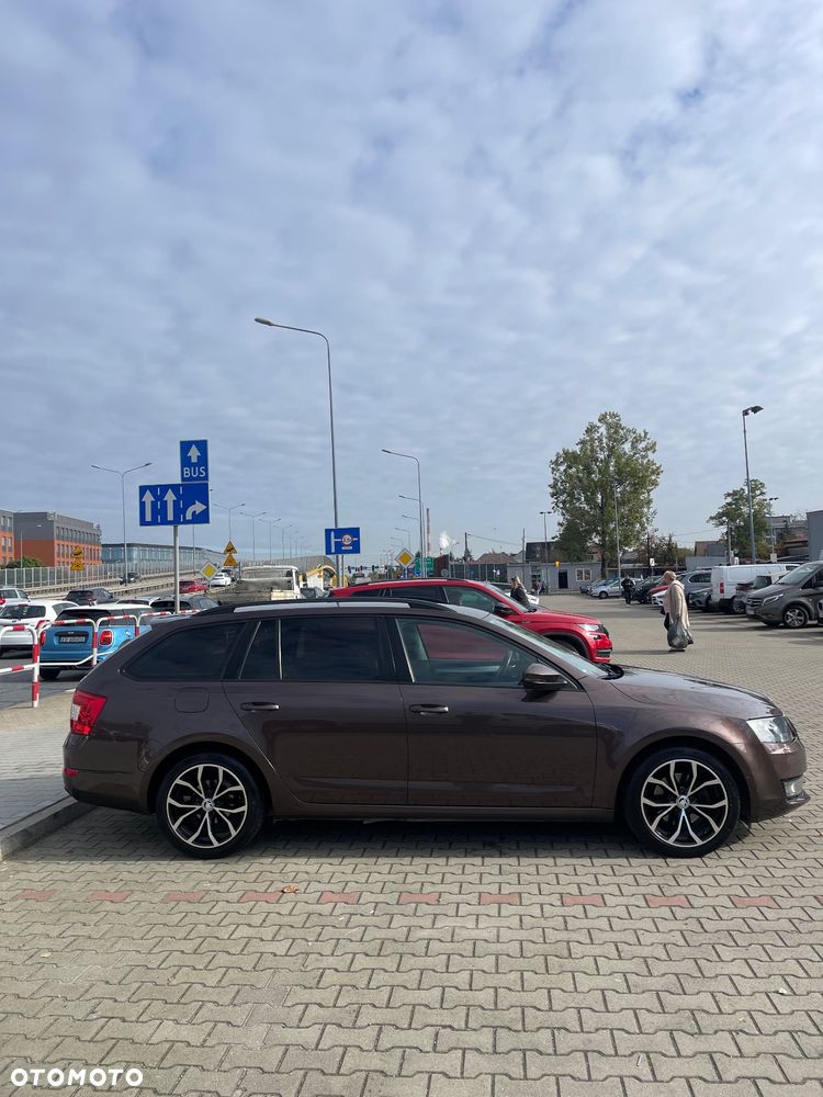 Skoda Octavia ver-2-0-tdi-elegance-dsg - 2