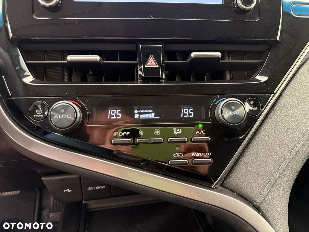 Toyota Camry - 22