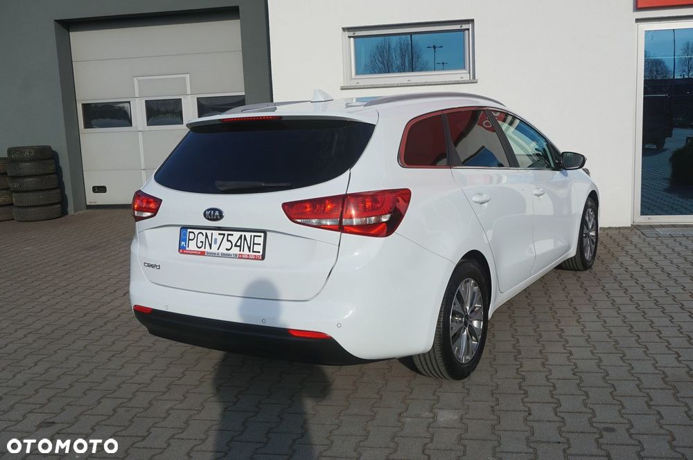 Kia Ceed 1.6 GDI Dream Team Edition - 3