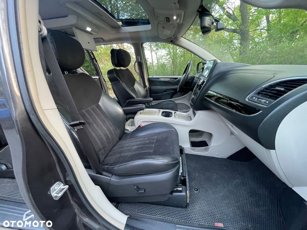 Chrysler Town & Country 3.6 Touring - 28