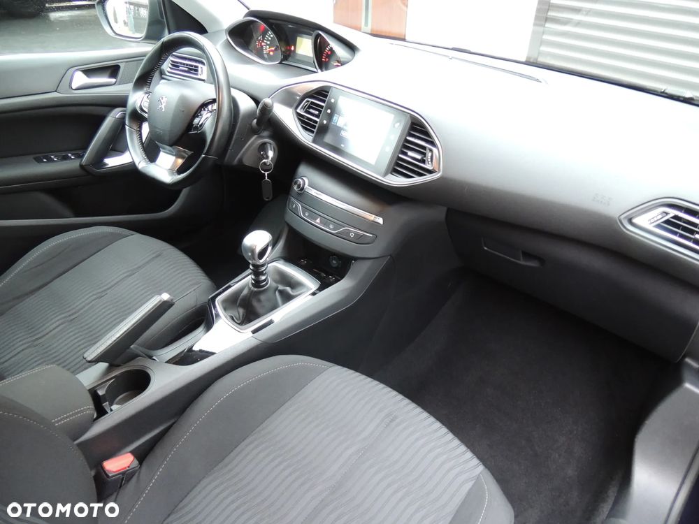 Peugeot 308 1.2 PureTech Active Pack S&S - 16