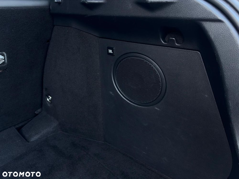 Toyota C-HR 1.8 Hybrid Neon Lime powered by JBL - 24