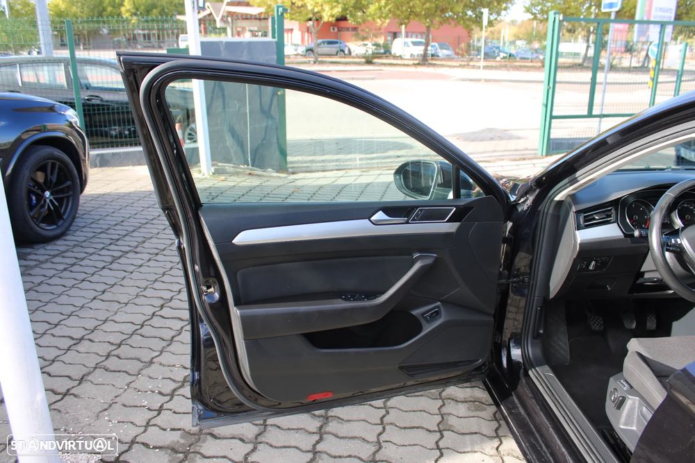 VW Passat Variant 2.0 TDi Confortline - 25