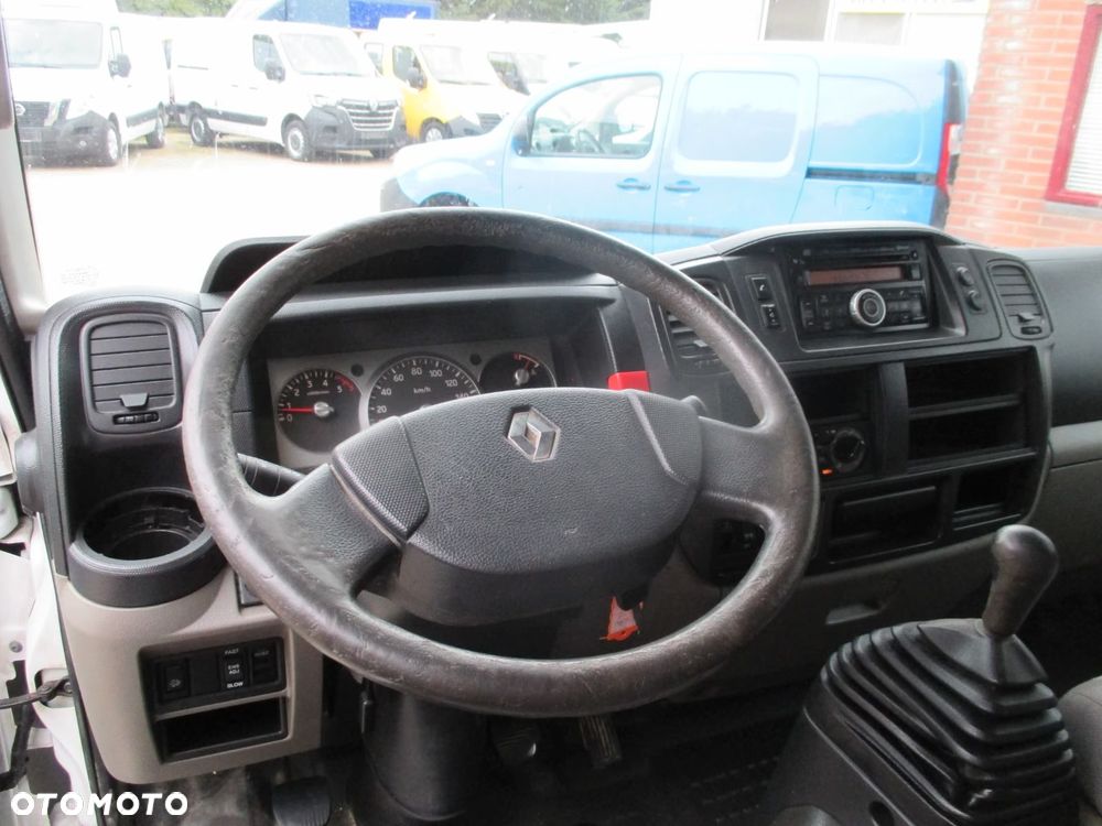 Renault Maxity - 10