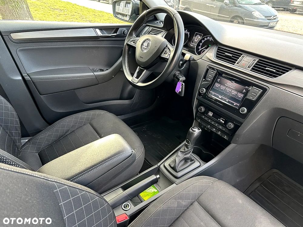 Skoda RAPID Spb 1.4 TSI Style DSG - 17