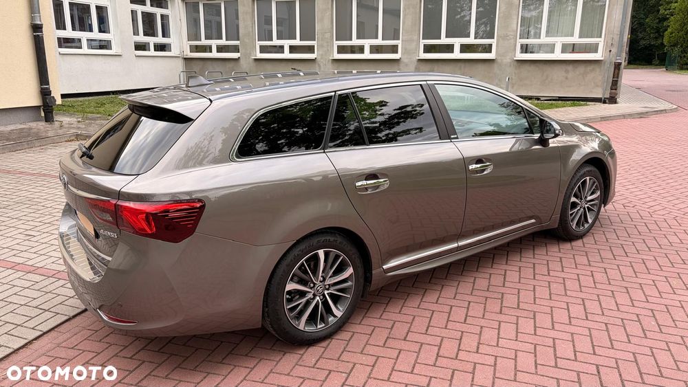 Toyota Avensis 1.8 Selection MS - 16