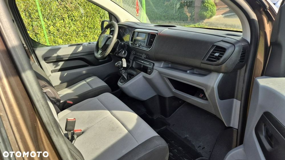 Peugeot Traveller - 11