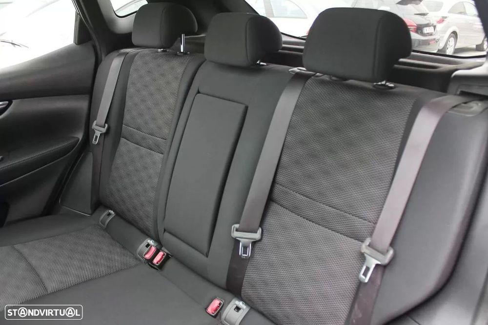 Nissan Qashqai 1.5 dCi N-Connecta - 9