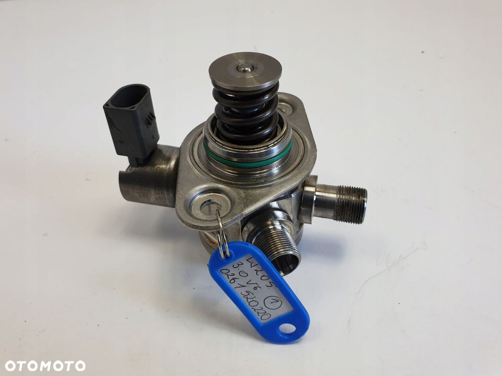 Mercedes W205 3.0 V6 POMPA PALIWA 0261520220 - 1