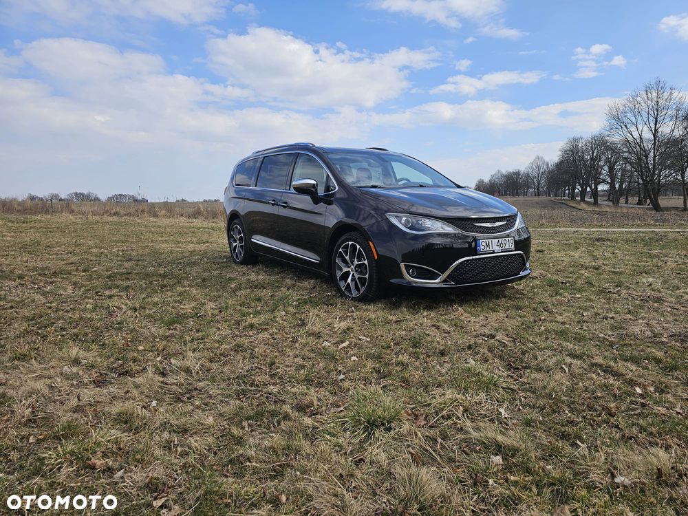 Chrysler Pacifica - 2