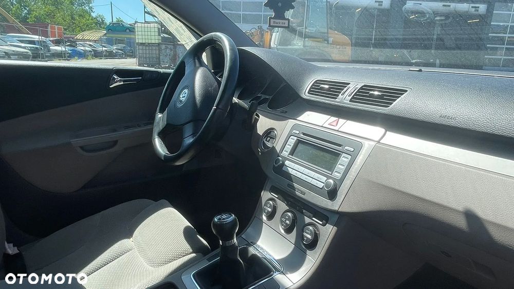 VW PASSAT B6 na części!!! Kolor : LA7W - 5