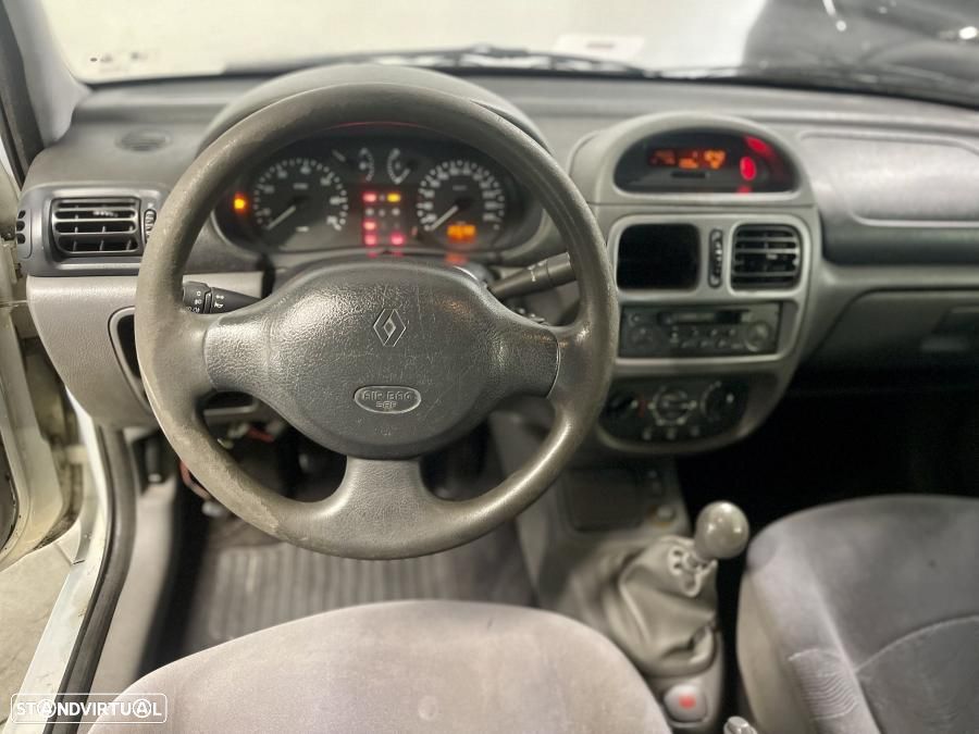 Renault Clio 1.2 RXE - 6