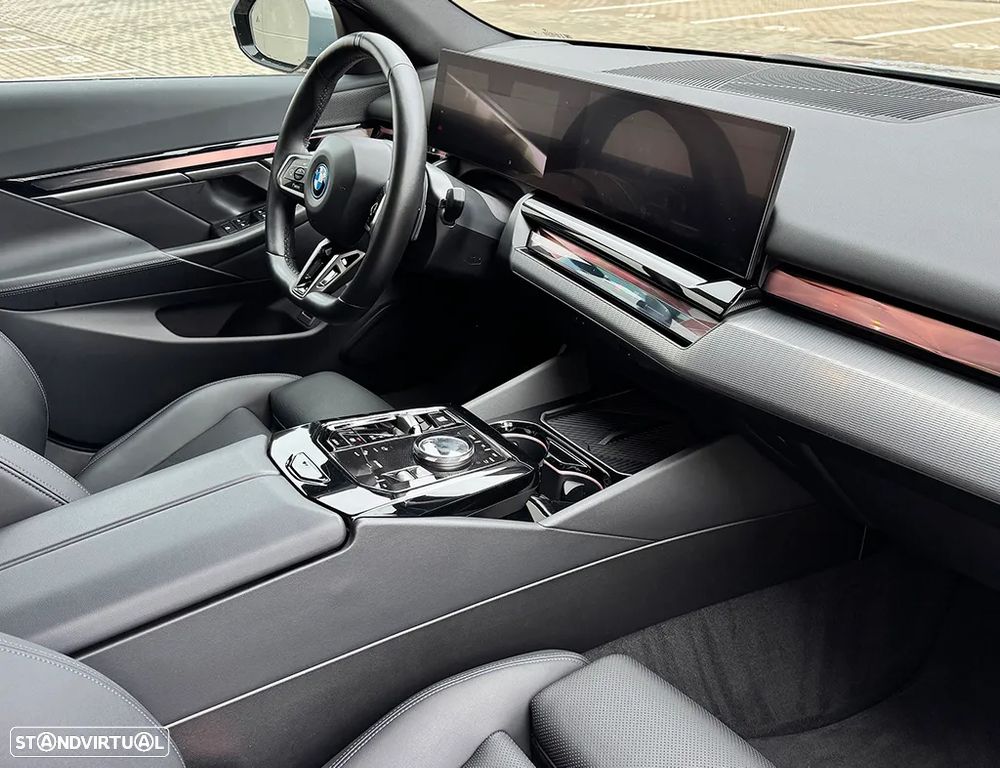 BMW 530 e Pack Desportivo M - 8