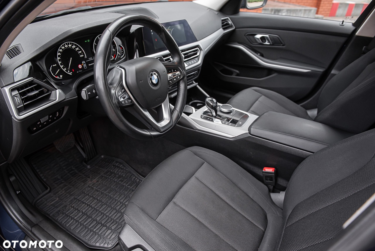 BMW Seria 3 320d M Sport - 15