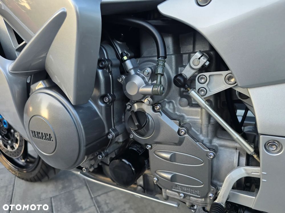 Yamaha FJR - 16