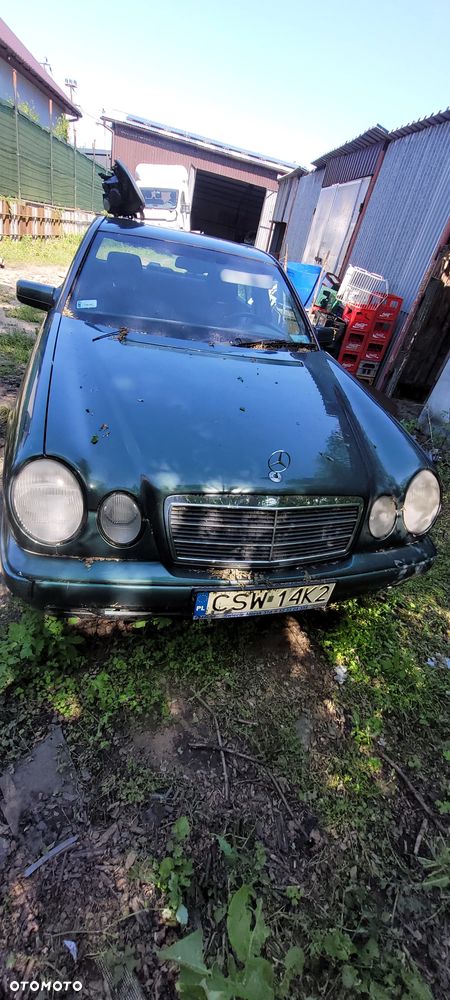 Mercedes E 220 na części - 12