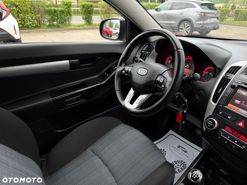 Kia Ceed 1.4 CVVT Dream Team Edition - 34