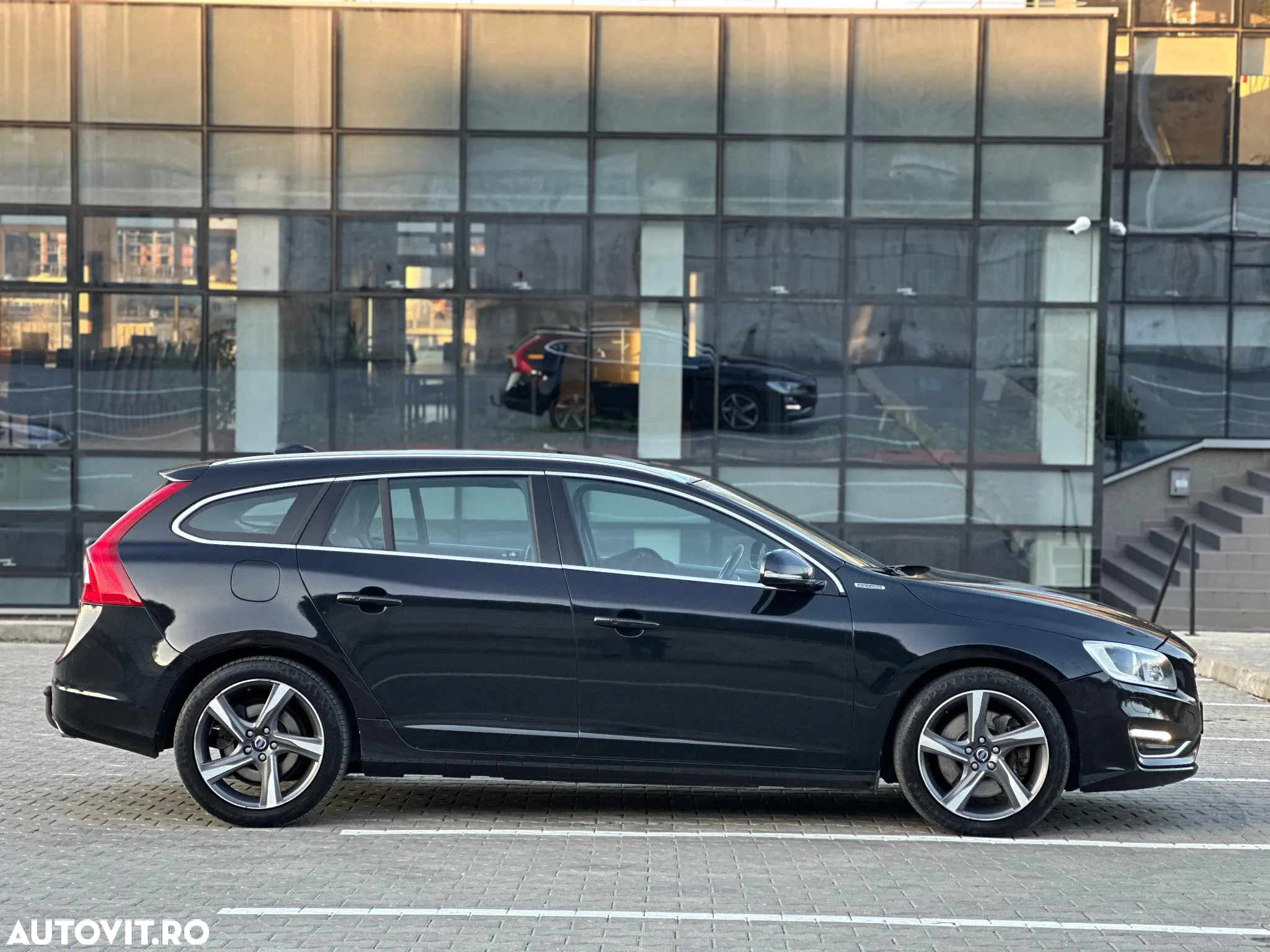 Volvo V60 D6 Plug-In-Hybrid AWD Geartronic Summum - 20